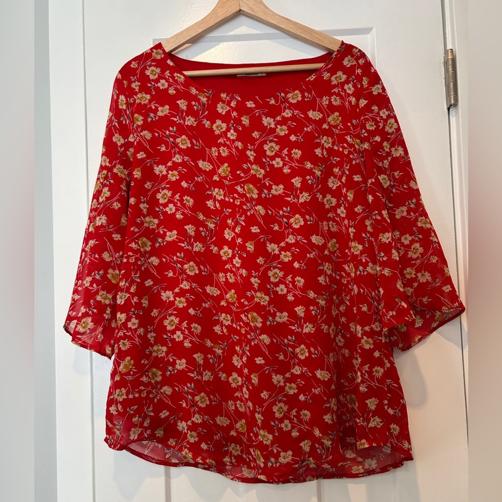 Acevog Scarlet Floral Top
